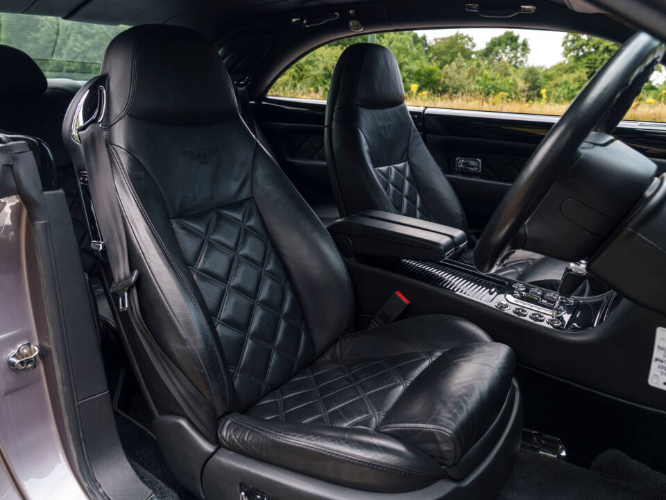 Image 22/27 of Bentley Brooklands (2008)