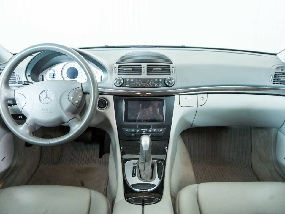 Bild 7/50 von Mercedes-Benz E 320 T 4MATIC (2004)
