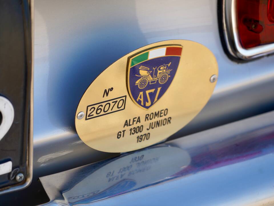 Image 27/38 de Alfa Romeo Giulia 1300 GT Junior (1970)