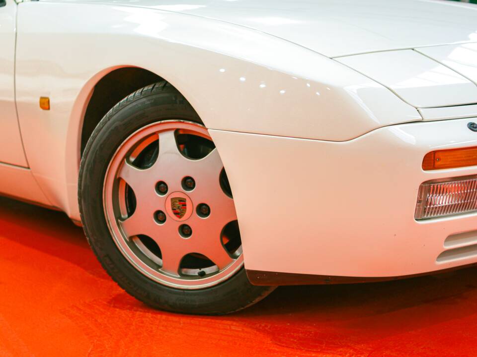 Image 3/45 of Porsche 944 S2 (1989)