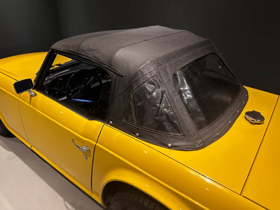Image 28/70 of Triumph TR 6 PI (1976)