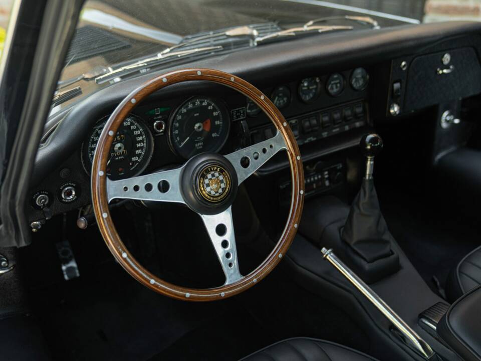 Obraz 31/50 pojazdu Jaguar E-Type (1968)