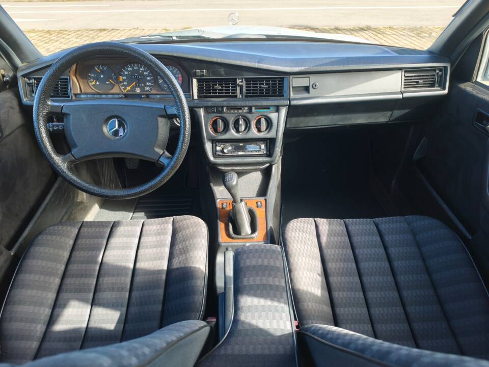 Image 10/22 of Mercedes-Benz 190 E 1.8 (1990)