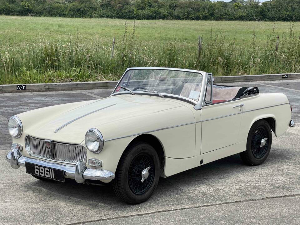 Image 4/12 of MG Midget (1967)
