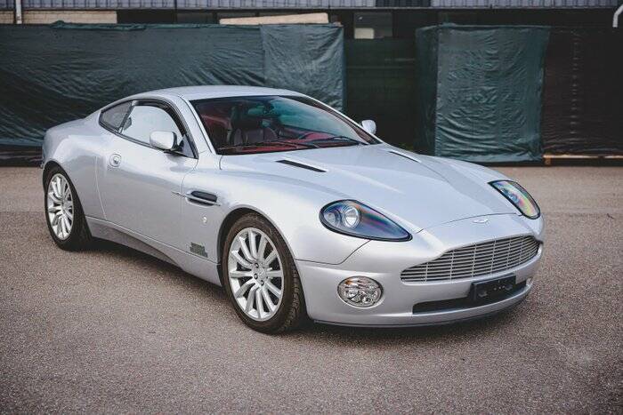 Immagine 5/7 di Aston Martin V12 Vanquish (2003)