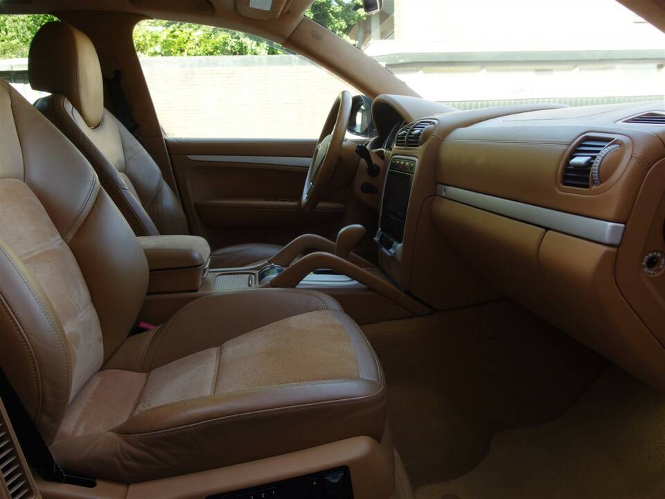 Image 56/98 of Porsche Cayenne GTS (2008)