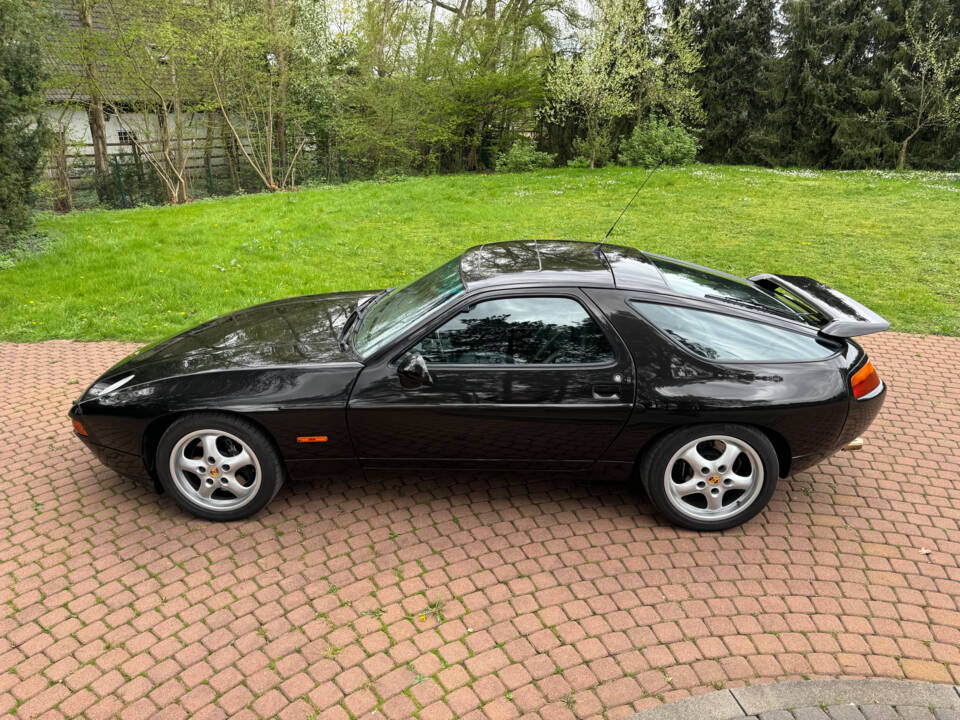 Bild 11/54 von Porsche 928 GTS (1995)
