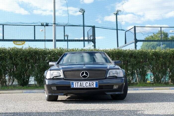 Image 6/7 of Mercedes-Benz 500 SL (1991)