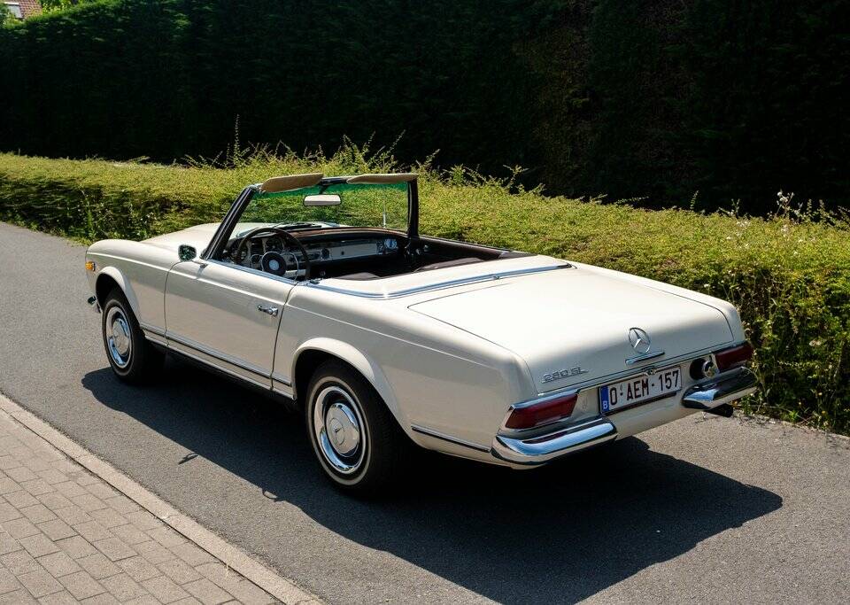 Image 8/8 of Mercedes-Benz 230 SL (1966)