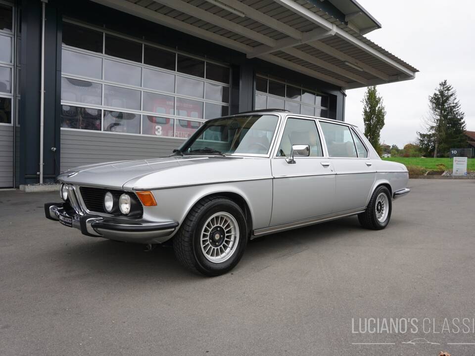 Image 2/76 of BMW 3,3 L (1975)