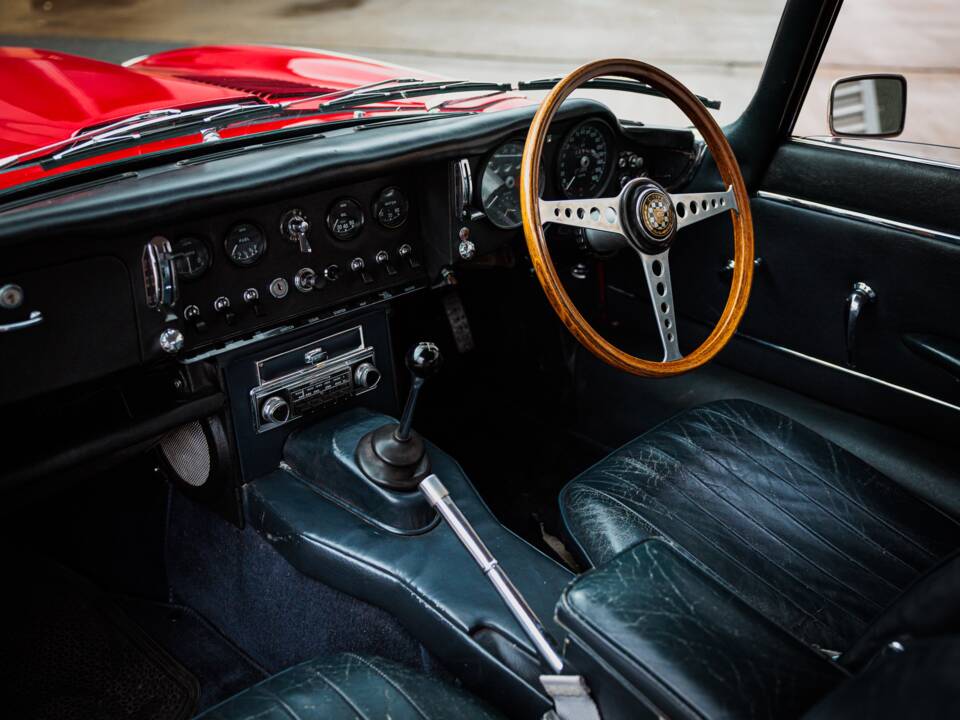 Image 30/46 of Jaguar E-Type (2+2) (1966)
