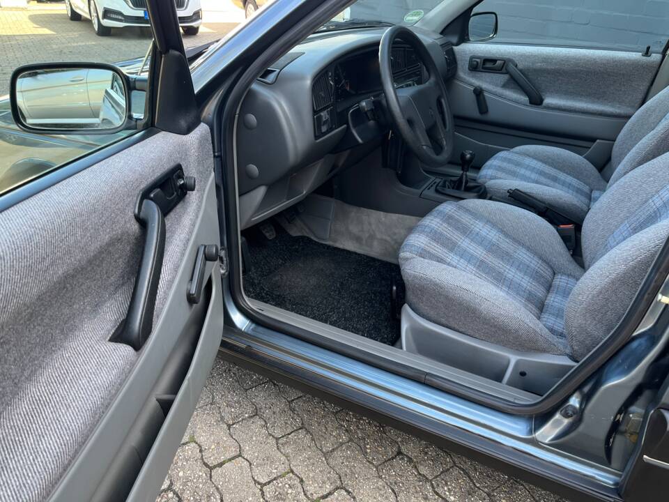 Image 18/33 of Volkswagen Passat 1.8 (1989)