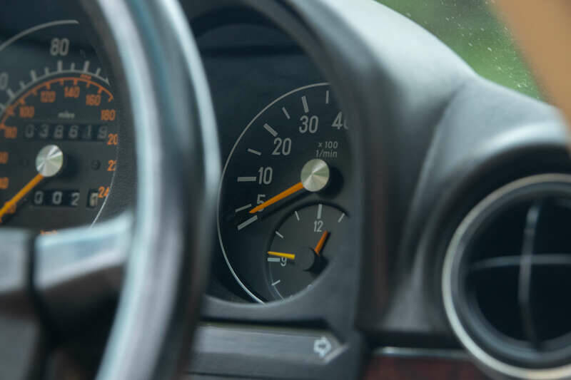 Imagen 32/50 de Mercedes-Benz 300 SL (1989)