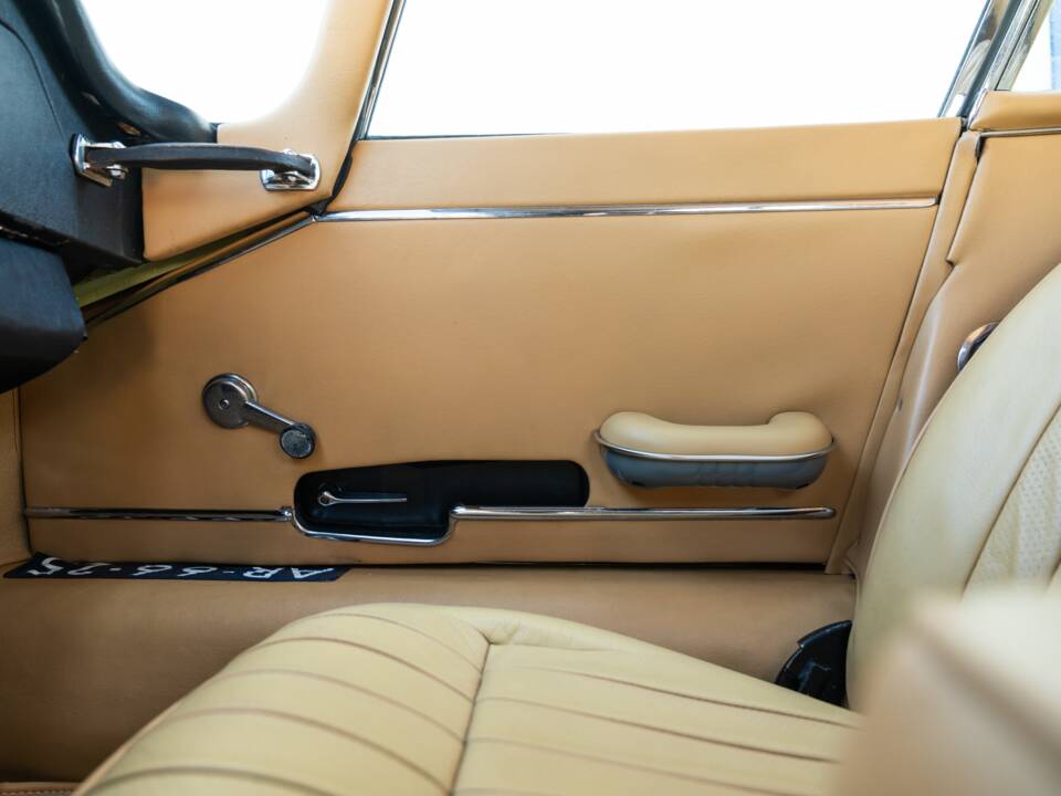 Image 45/78 de Jaguar E-Type (1969)