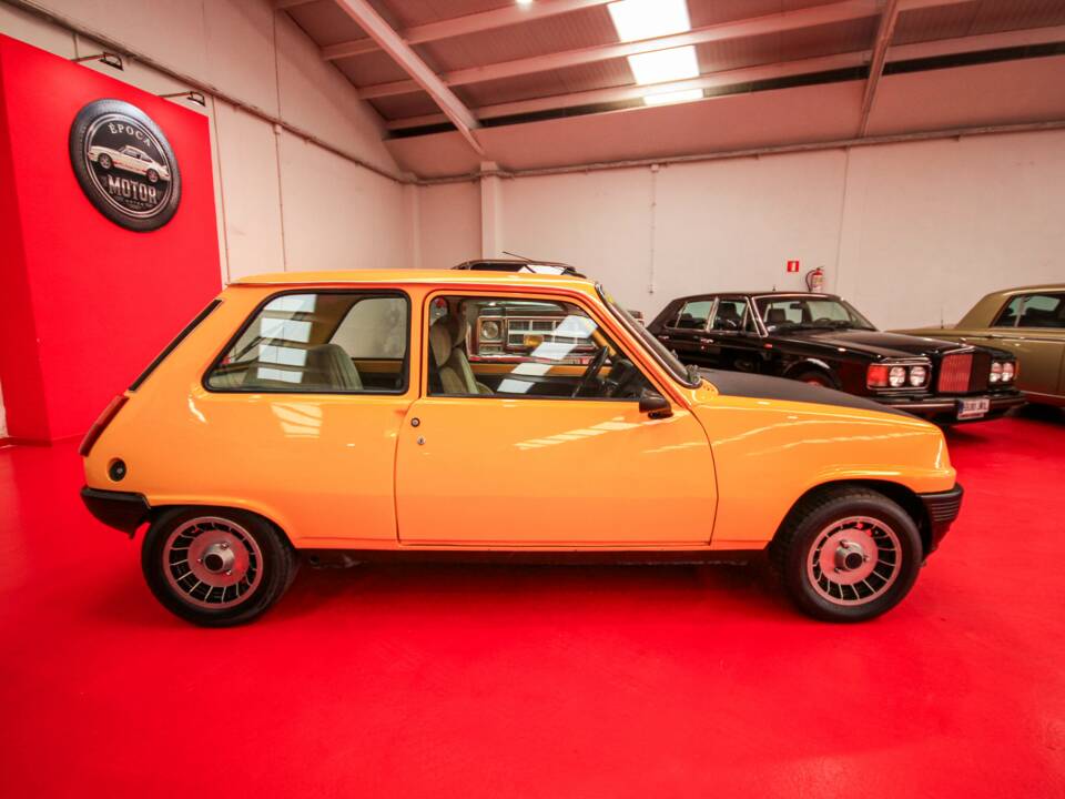 Afbeelding 7/16 van Renault R 5 Alpine Turbo (1981)