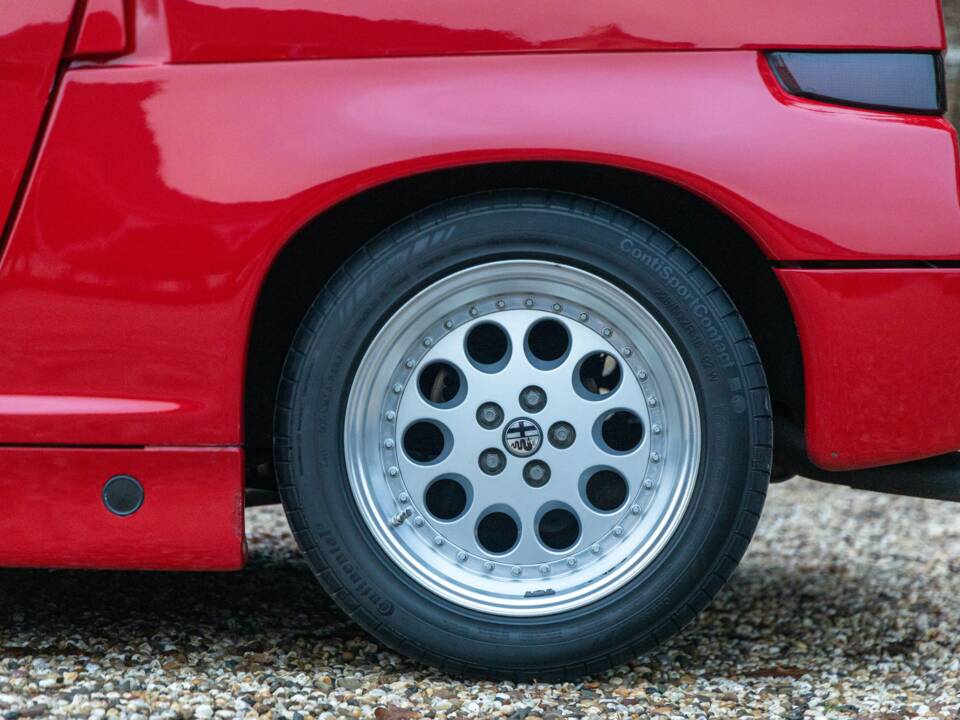Image 26/50 of Alfa Romeo SZ (1991)