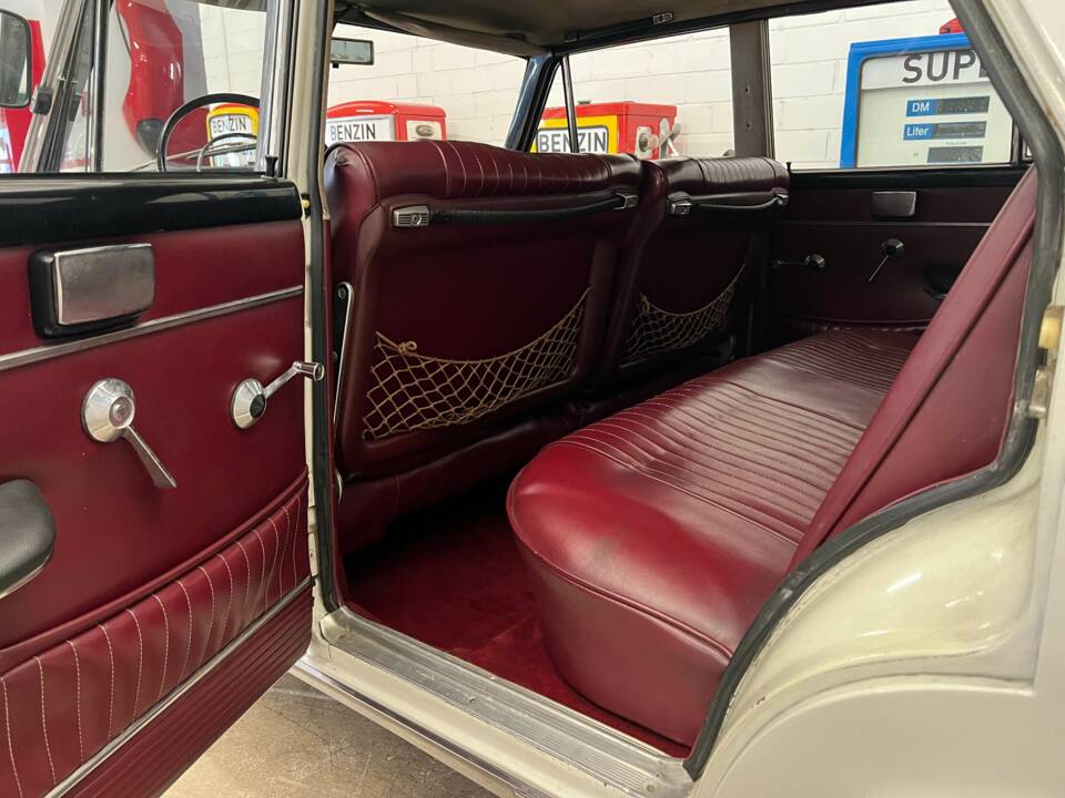 Image 12/17 of FIAT 2300 (1964)