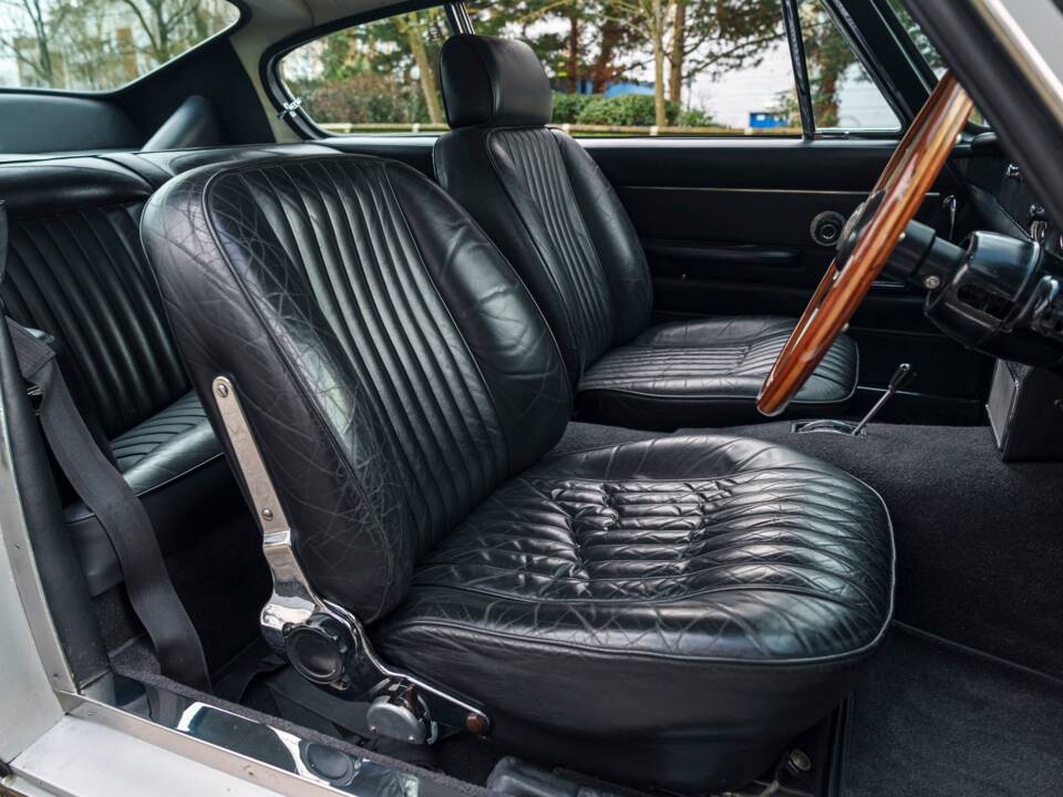 Bild 24/27 von Aston Martin DB 6 Mk II (1971)