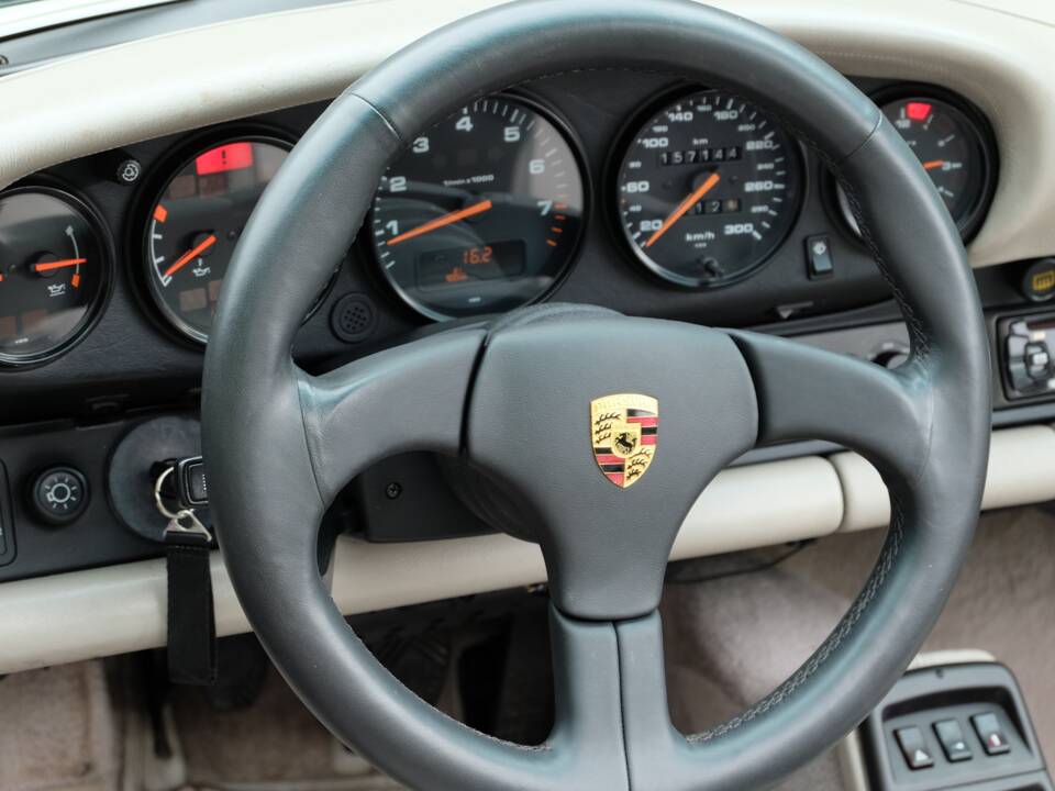 Image 28/60 de Porsche 911 Carrera 2 (1991)