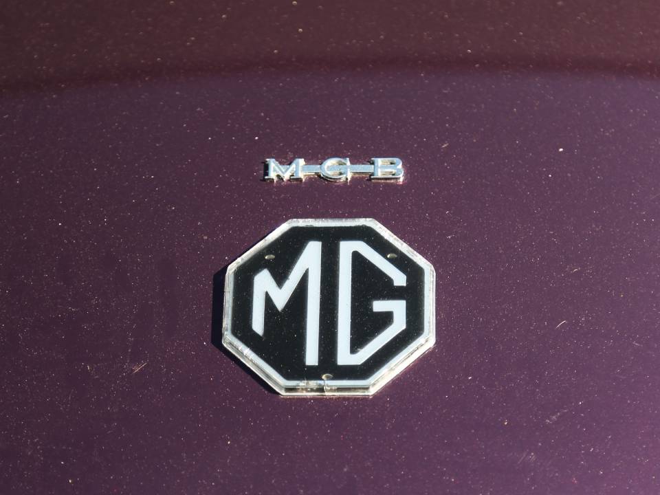 Image 15/34 de MG MGB (1972)
