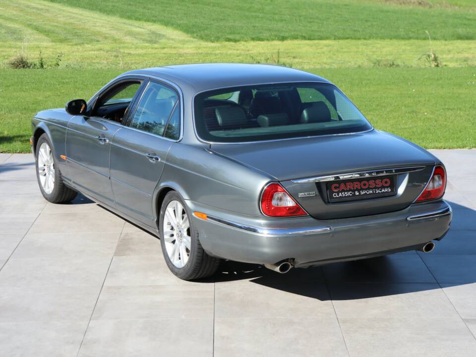 Image 2/50 of Jaguar XJ 8 4.2 (2004)