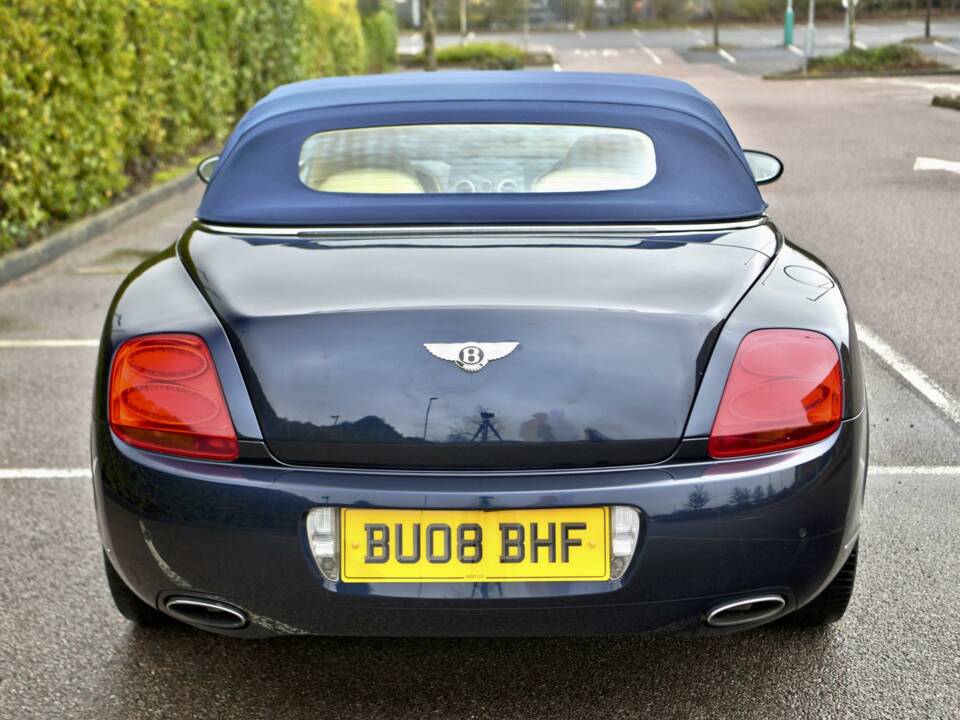 Image 17/50 de Bentley Continental GTC (2008)