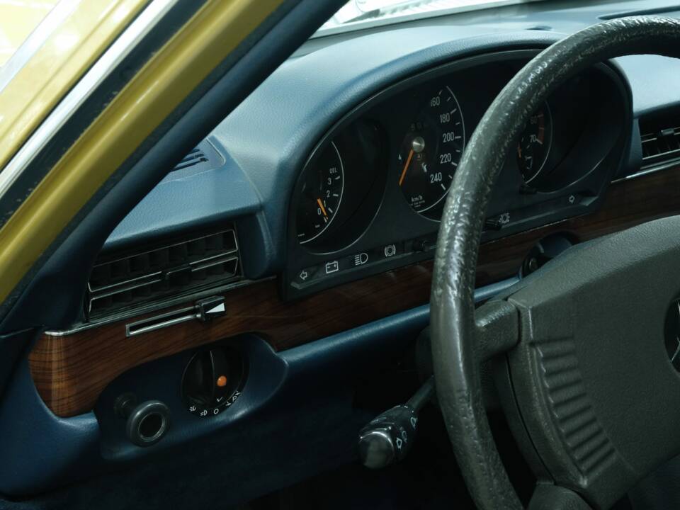 Image 24/76 of Mercedes-Benz 350 SEL (1977)