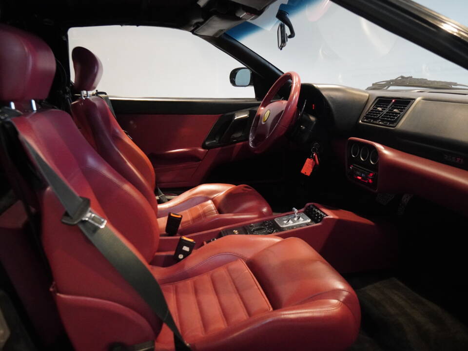 Bild 15/20 von Ferrari F 355 Spider (1998)