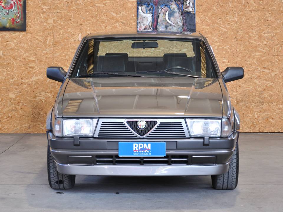 Image 3/48 de Alfa Romeo 75 2.0 Twin Spark (1988)