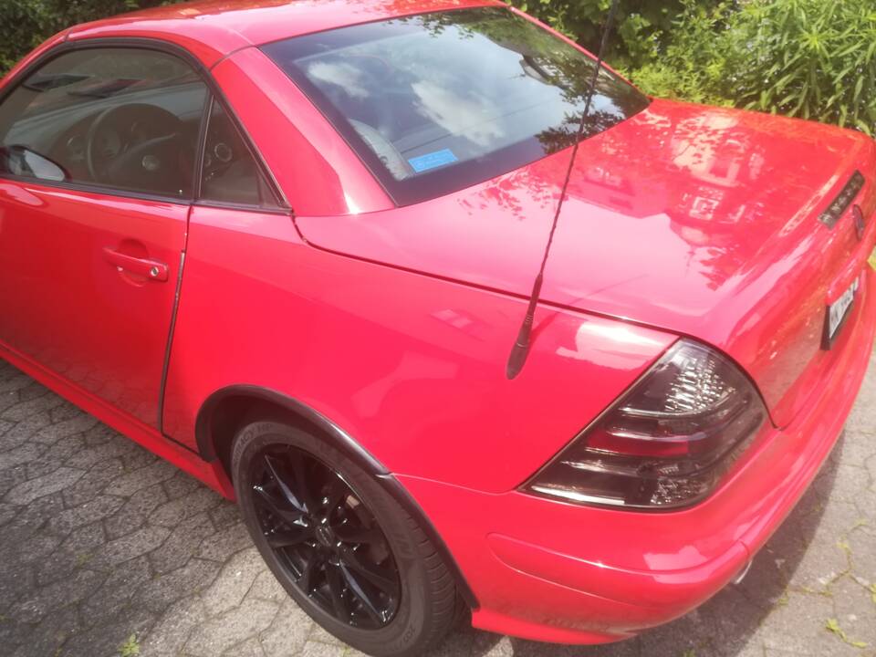 Image 24/25 of Mercedes-Benz SLK 320 (2003)