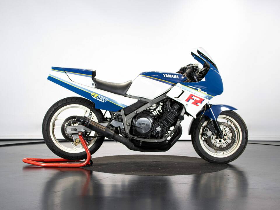 Image 5/50 of Yamaha FZ 750 (1986)