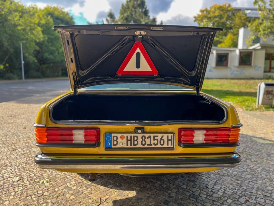 Image 78/139 of Mercedes-Benz 240 D (1978)