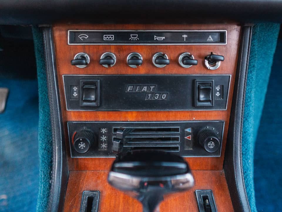 Image 30/37 of FIAT 130 Coupé (1974)