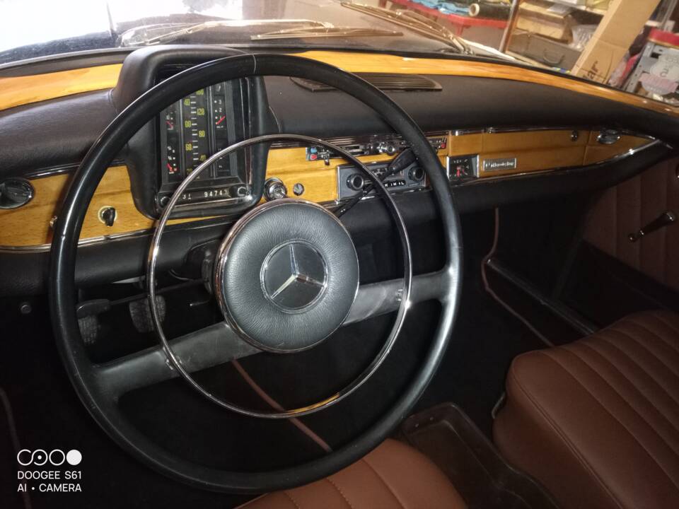 Bild 5/6 von Mercedes-Benz 220 S b (1965)