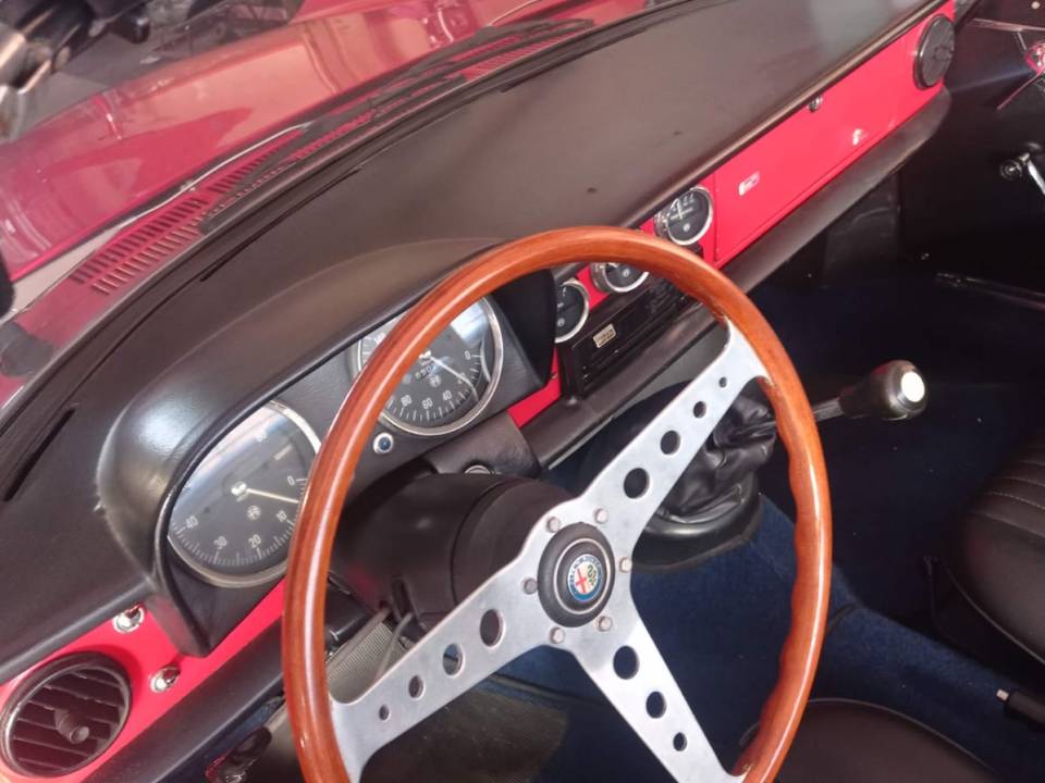 Immagine 10/39 di Alfa Romeo Spider 1300 Junior (1969)