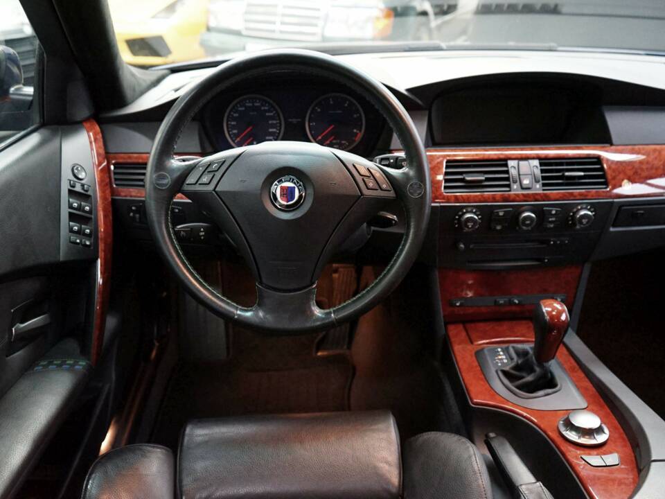 Image 33/45 of ALPINA B5 (2005)