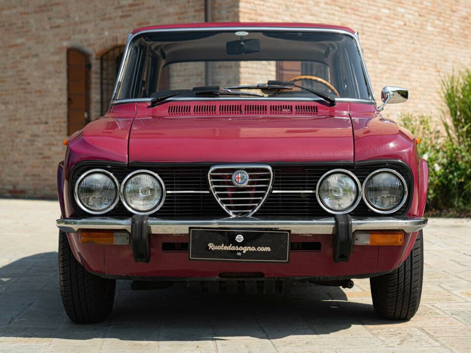 Immagine 3/50 di Alfa Romeo Giulia Nuova Super 1300 (1974)