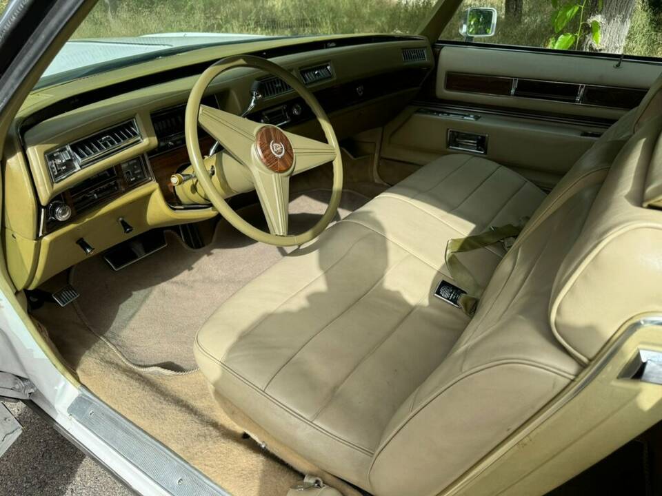 Image 2/8 of Cadillac Fleetwood Eldorado Convertible (1976)