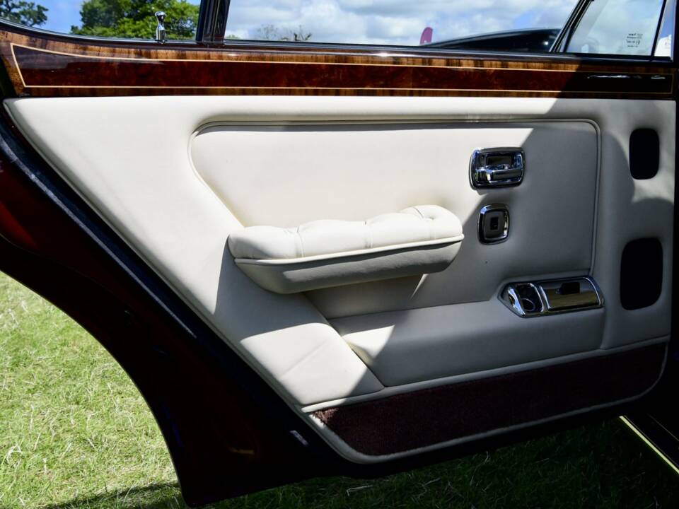 Image 25/50 of Rolls-Royce New Silver Dawn (1997)