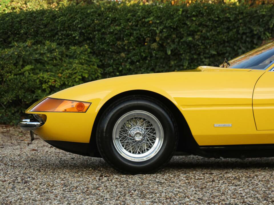Image 25/50 of Ferrari 365 GTB/4 Daytona (1973)