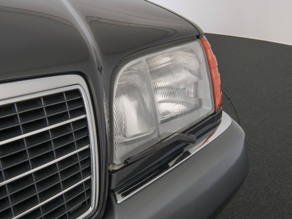 Image 28/45 of Mercedes-Benz 500 SEL (1992)