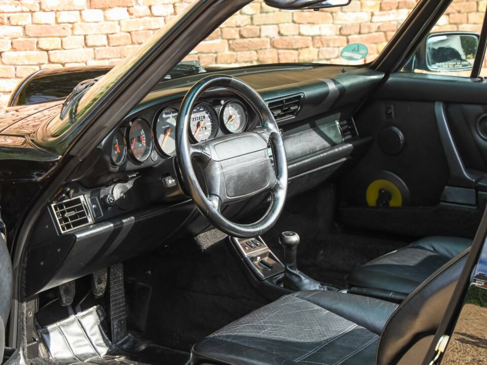 Obraz 18/50 pojazdu Porsche 911 Carrera 2 (1991)