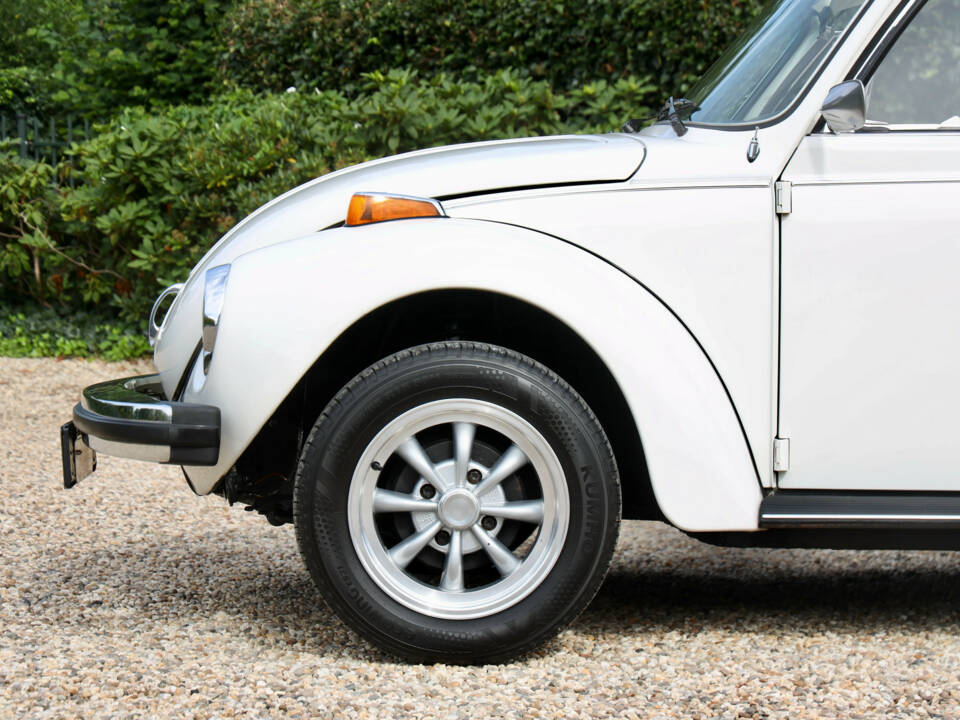 Immagine 33/50 di Volkswagen Kever 1303 &quot;Triple White&quot; (1977)