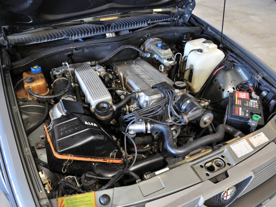 Bild 3/25 von Alfa Romeo 75 2.0 Twin Spark (1987)