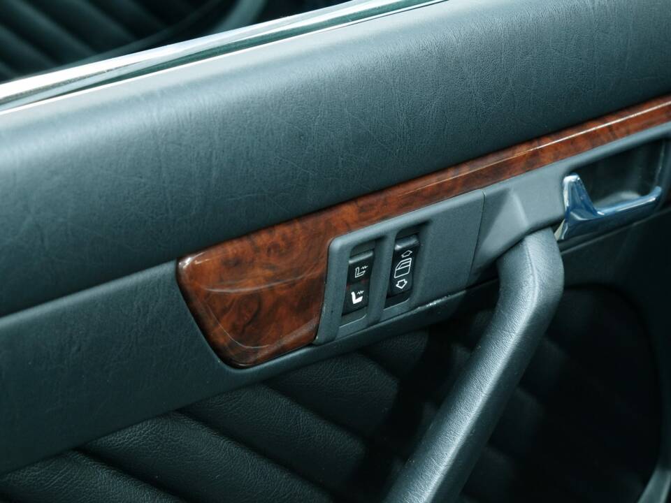 Bild 30/50 von Mercedes-Benz 500 SEL (1990)