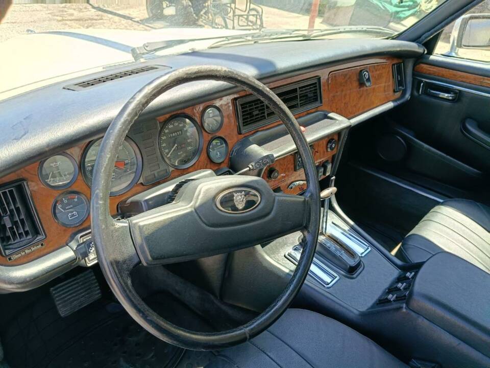 Image 47/50 of Jaguar XJ6 3.2 Sovereign (1983)