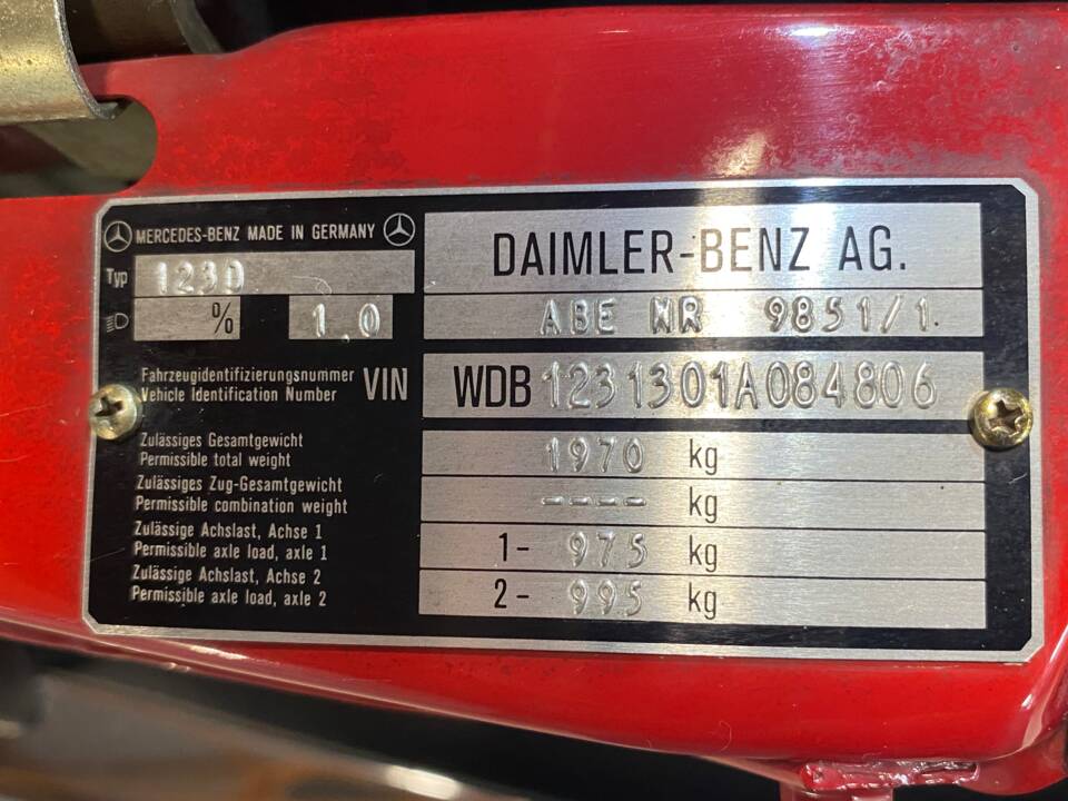 Image 71/100 of Mercedes-Benz 300 D (1983)