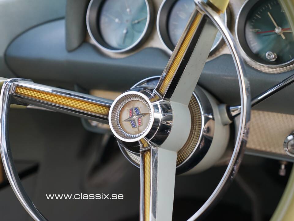 Image 22/24 of Lincoln Continental Mark II (1956)