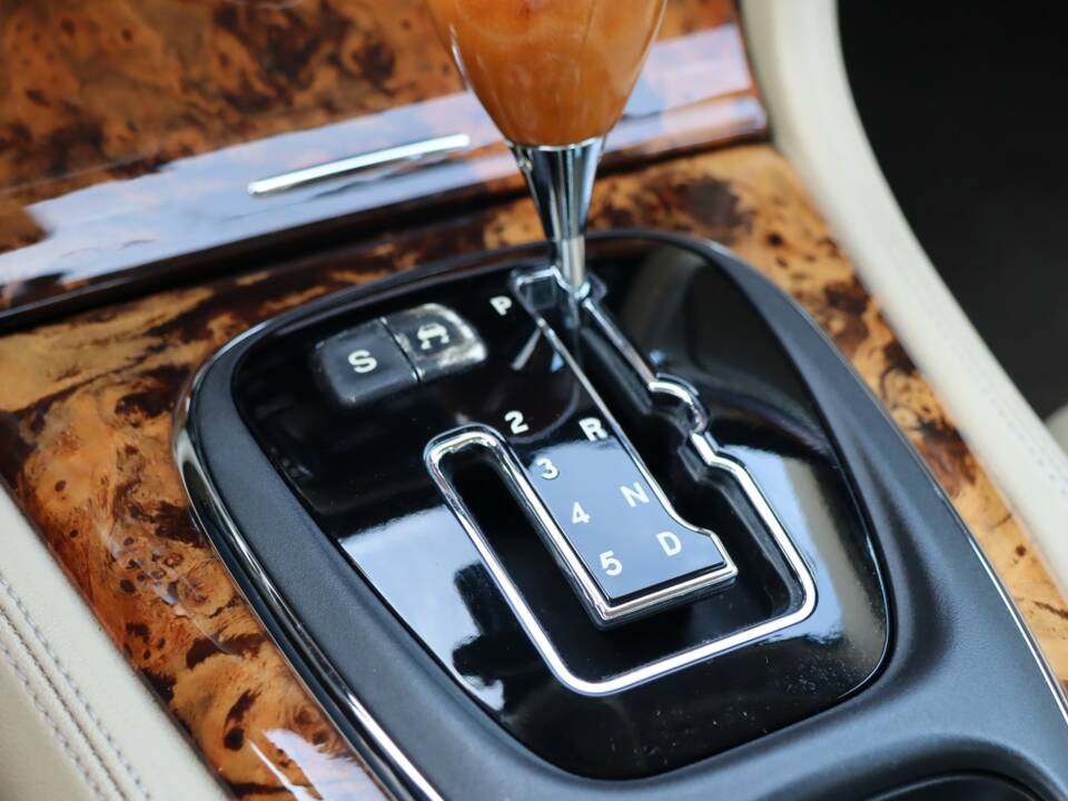 Imagen 29/50 de Jaguar XJ 8 4.2 (2006)