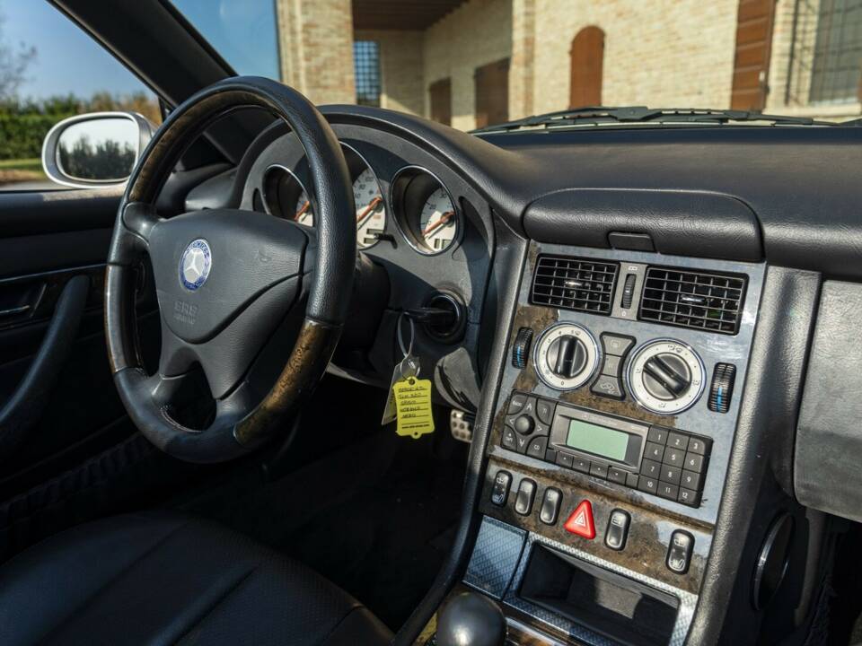 Image 29/50 de Mercedes-Benz SLK 320 (2001)